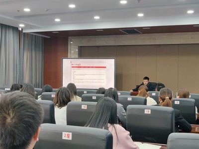 我館進(jìn)行館員咨詢服務(wù)能力提升培訓(xùn)